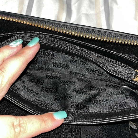 Michael Kors MK Logo Zip Around Continental Wallet, black. - Picture 11 of 16